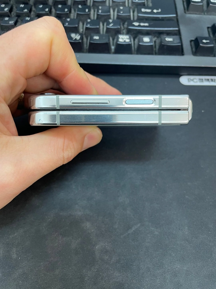 갤럭시Z플립5 민트 256GB 무잔상 상태좋은 중고32만5천팝니다 이미지