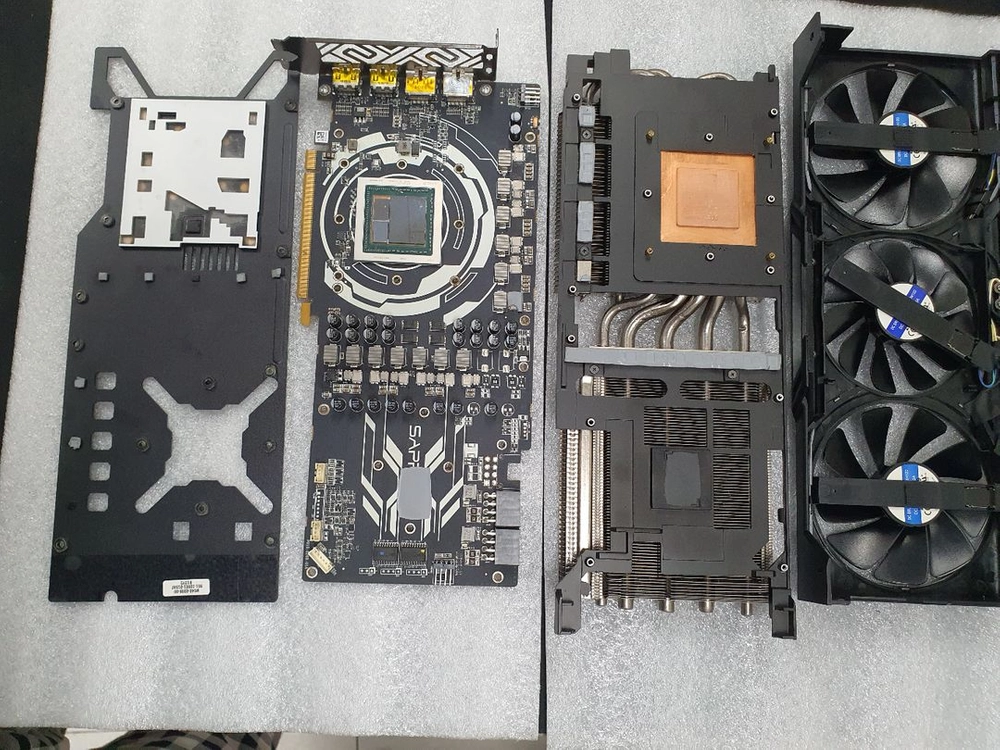 컴퓨터 그래픽카드 SAPPHIRE NITRO+ RADEON RX VEGA 64 이미지
