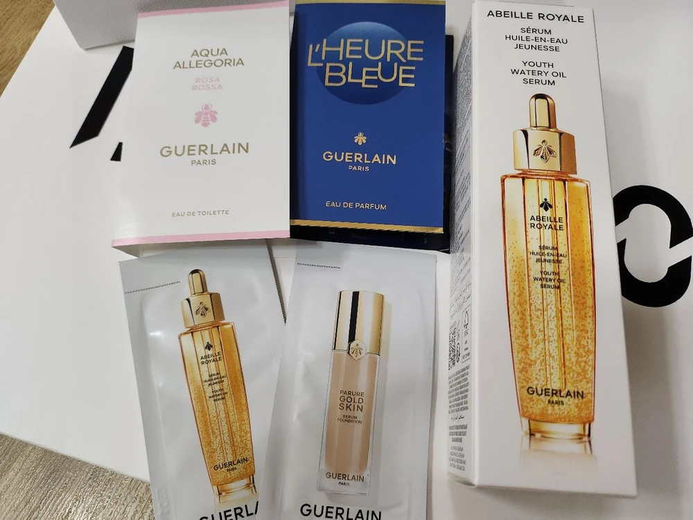 겔랑 아베이 로얄 유쓰 워터리 오일 세럼 50ml + 향수2종 + 샘풀 (계좌입금거래3천원할인) 이미지