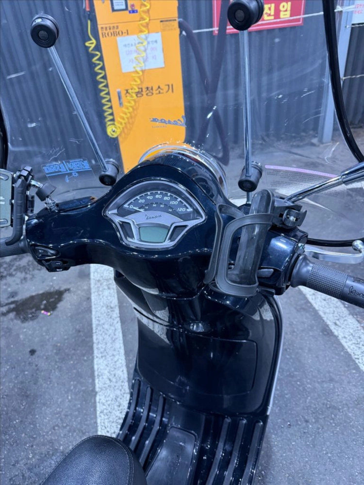 2023년식 베스파 LX 125 ABS 이미지