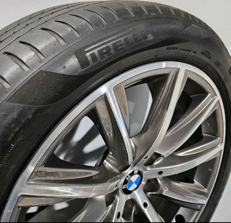 BMW G30 5시리즈 18인치 순정휠(컷팅) / 피렐리 245 45 18 세트 한대분 이미지
