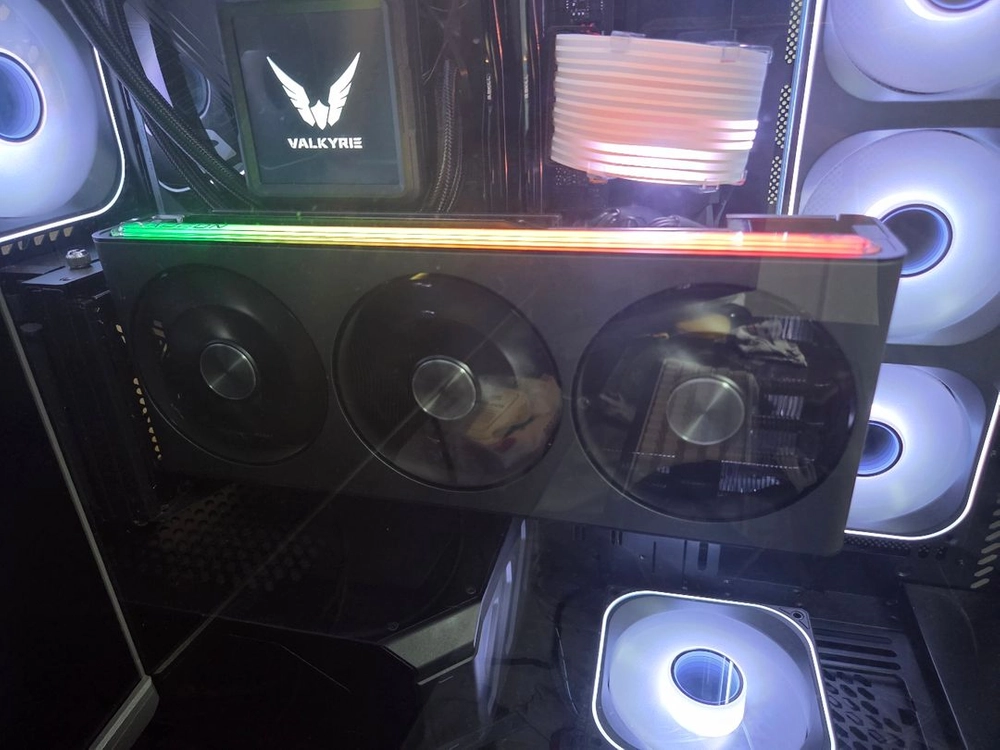 사파이어 라데온 RX 7900GRE 니트로 + 이미지