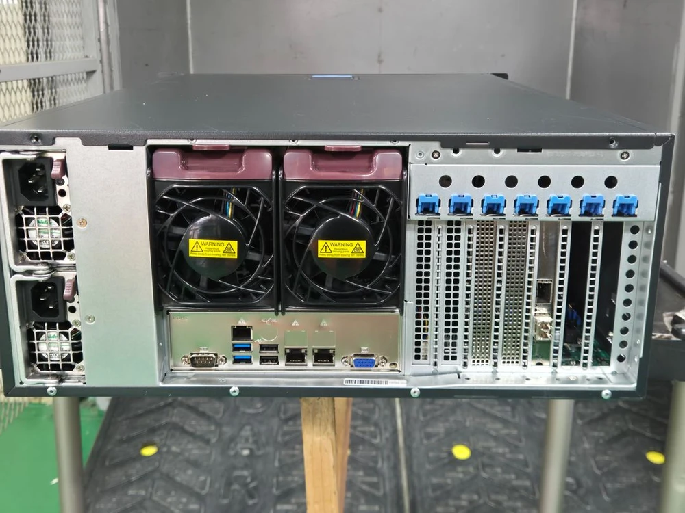 Supermicro EPYC 7302 2CPU (듀얼CPU)+H11DSi 3.5 8Bay 서버 4U급 이미지