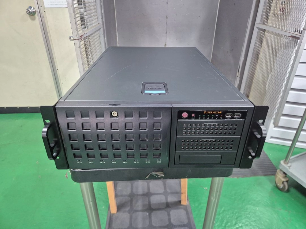 Supermicro EPYC 7302 2CPU (듀얼CPU)+H11DSi 3.5 8Bay 서버 4U급 이미지