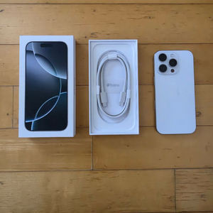 애플 아이폰 16 프로 256GB 자급제 화이트 풀박스 이미지