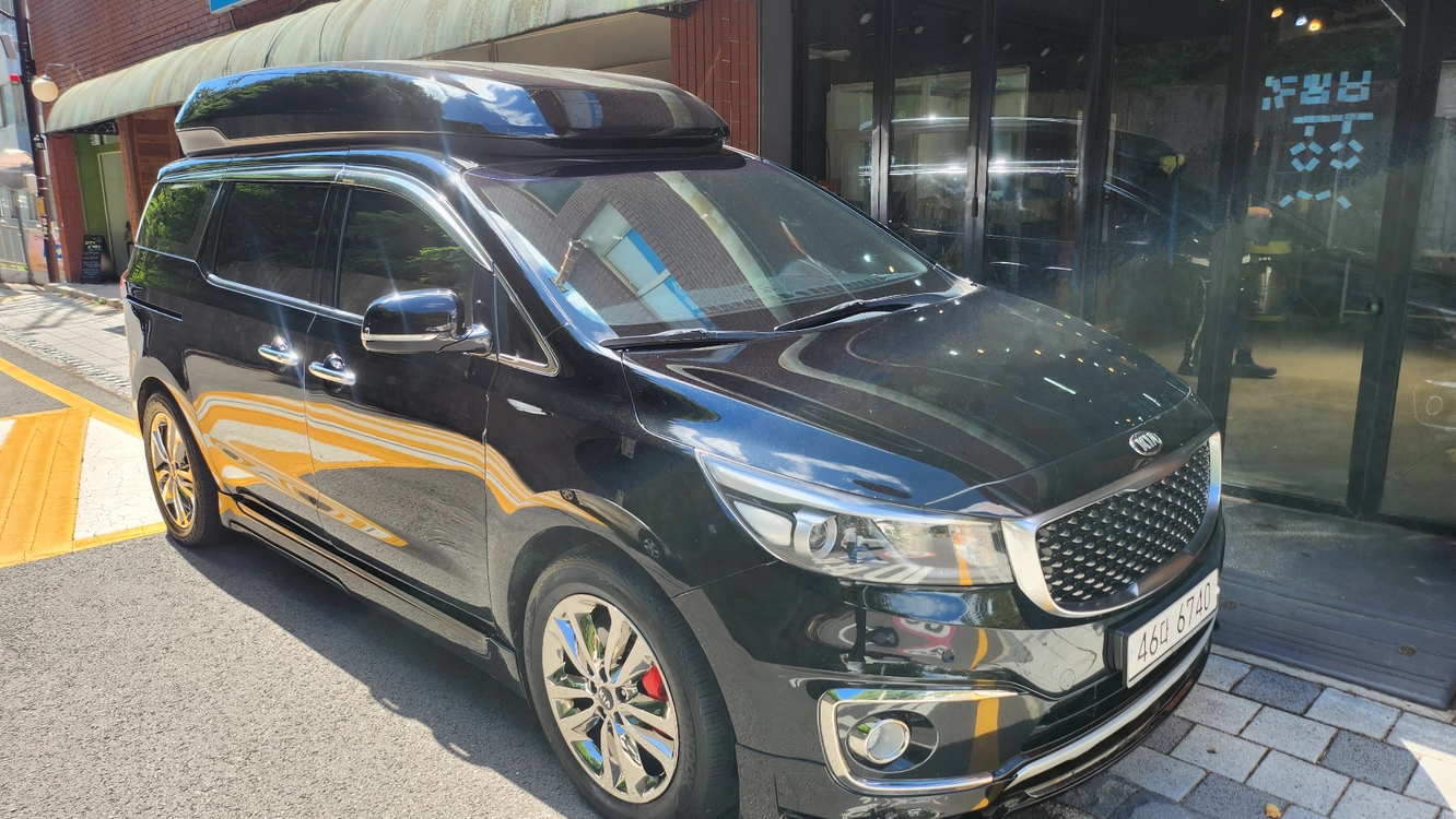 중형 SUV 2.2 디젤 엔진 이미지