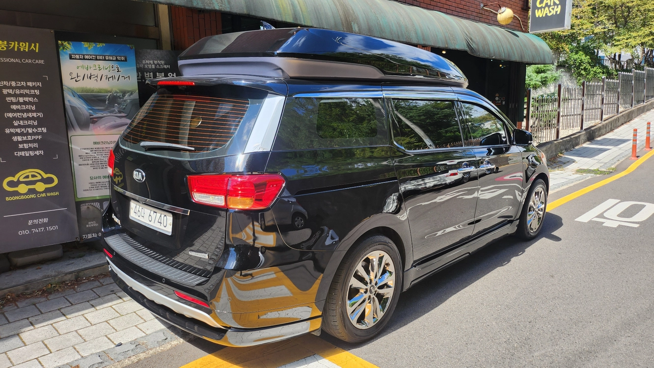 중형 SUV 2.2 디젤 엔진 이미지