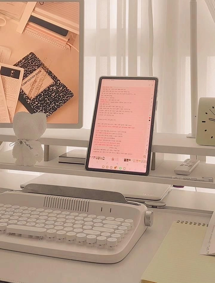 화이트 모니터 받침대 이미지