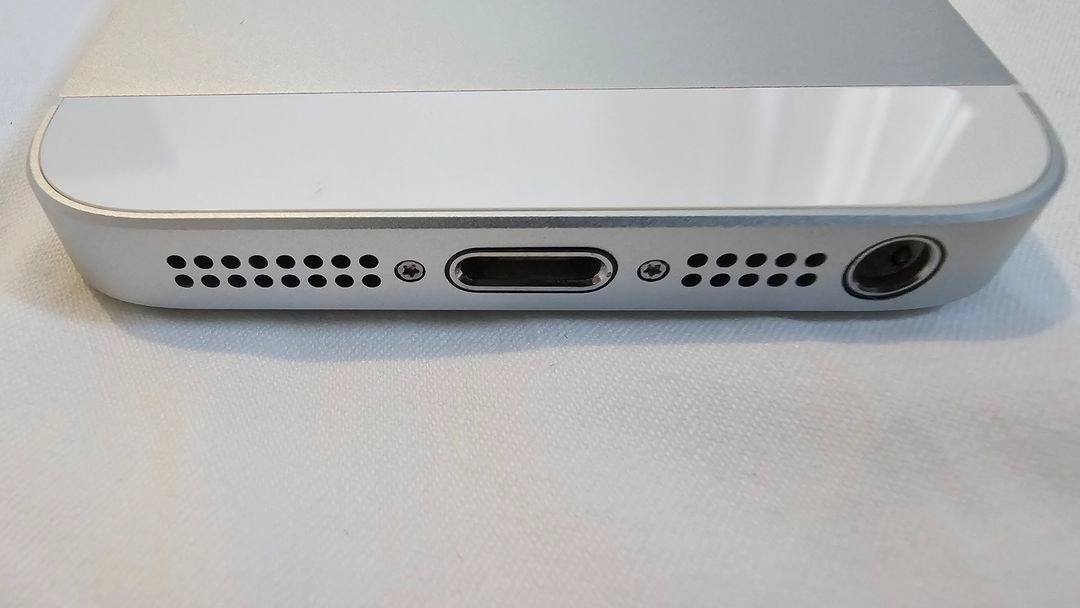 [정품인증O] 아이폰 SE1 128GB 배터리신품 무음카메라 실버 이미지