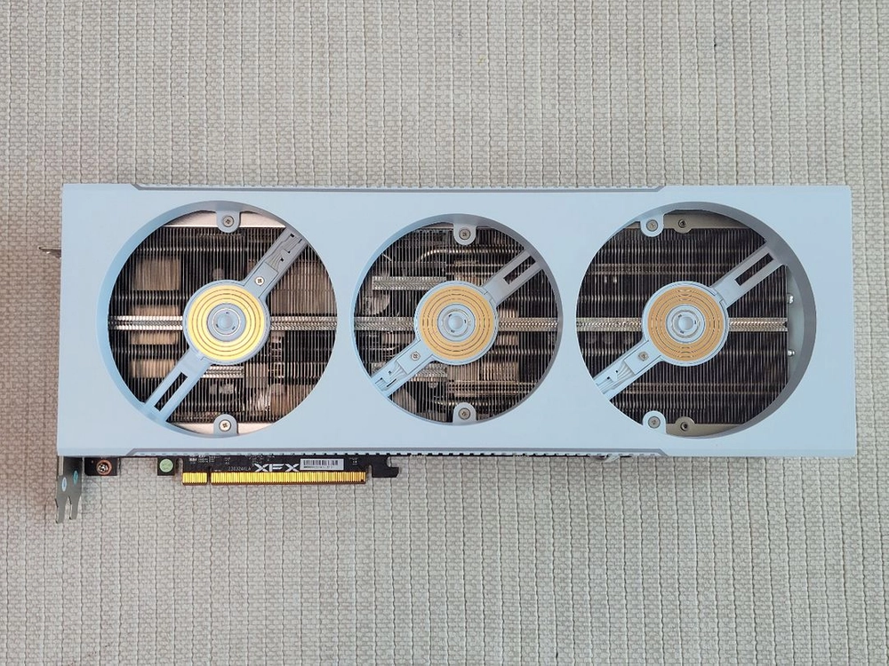 XFX 라데온 RX 7900 GRE MAGNETIC AIR 이미지