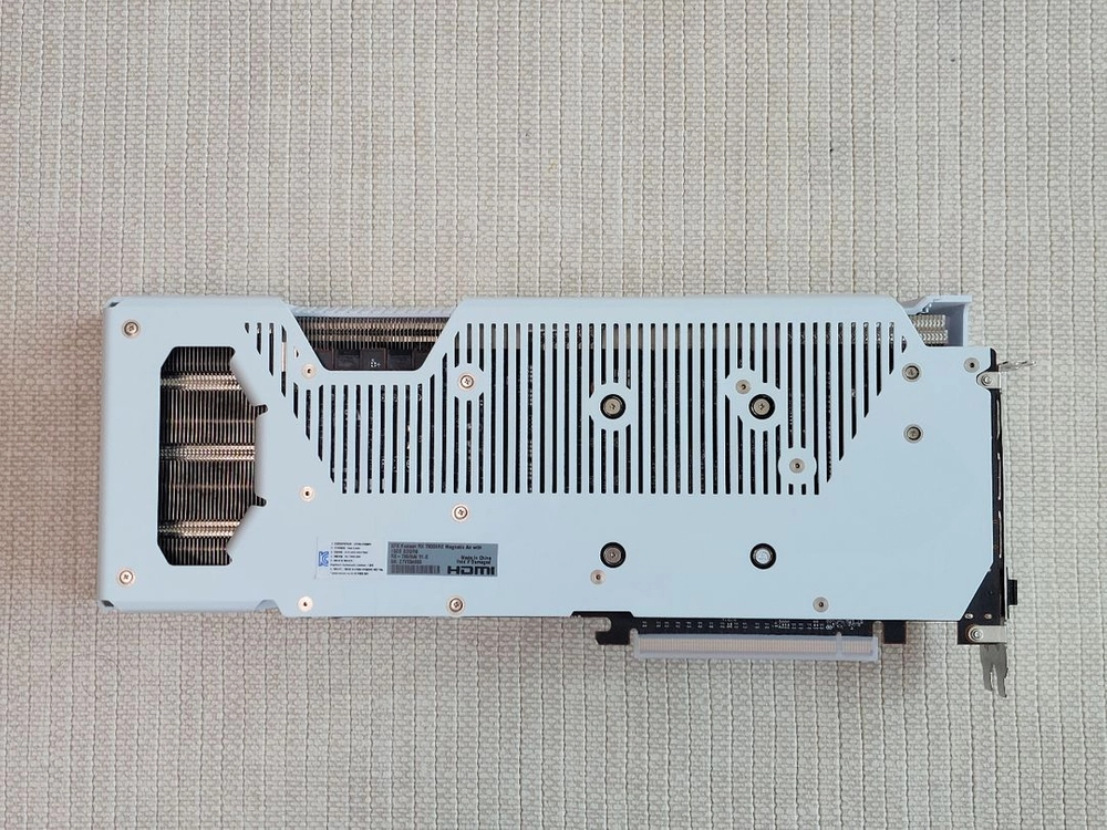 XFX 라데온 RX 7900 GRE MAGNETIC AIR 이미지