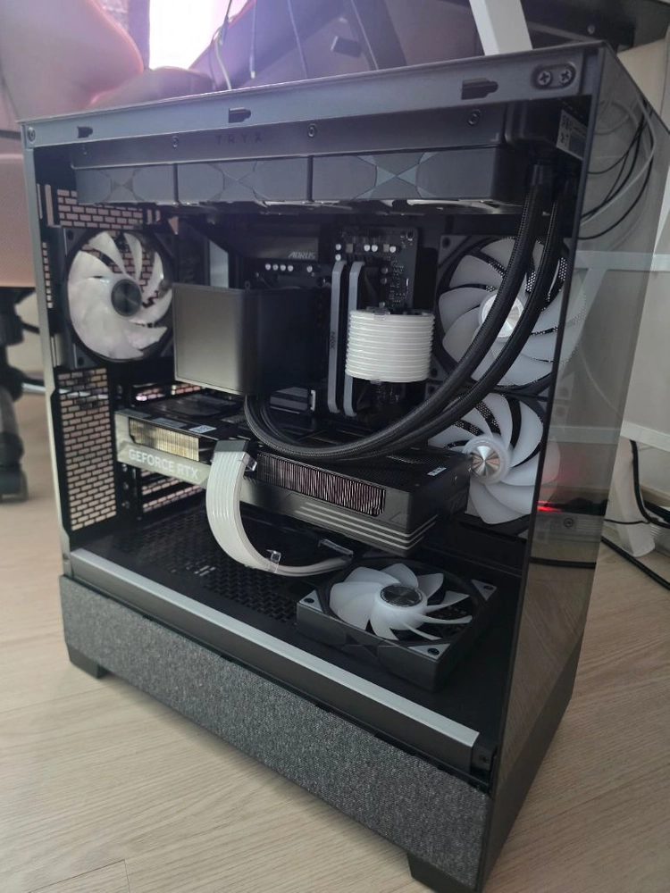 천안아산)고사양 게이밍 본체 7800X 3D , RTX5070 , D5 32GB 이미지