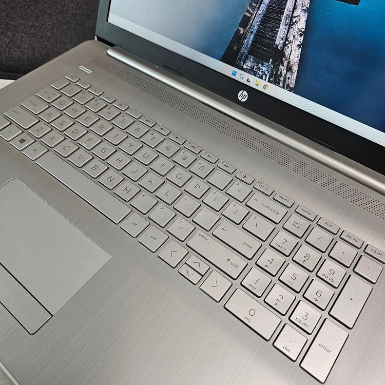 HP 파빌리온 17인치 노트북 이미지