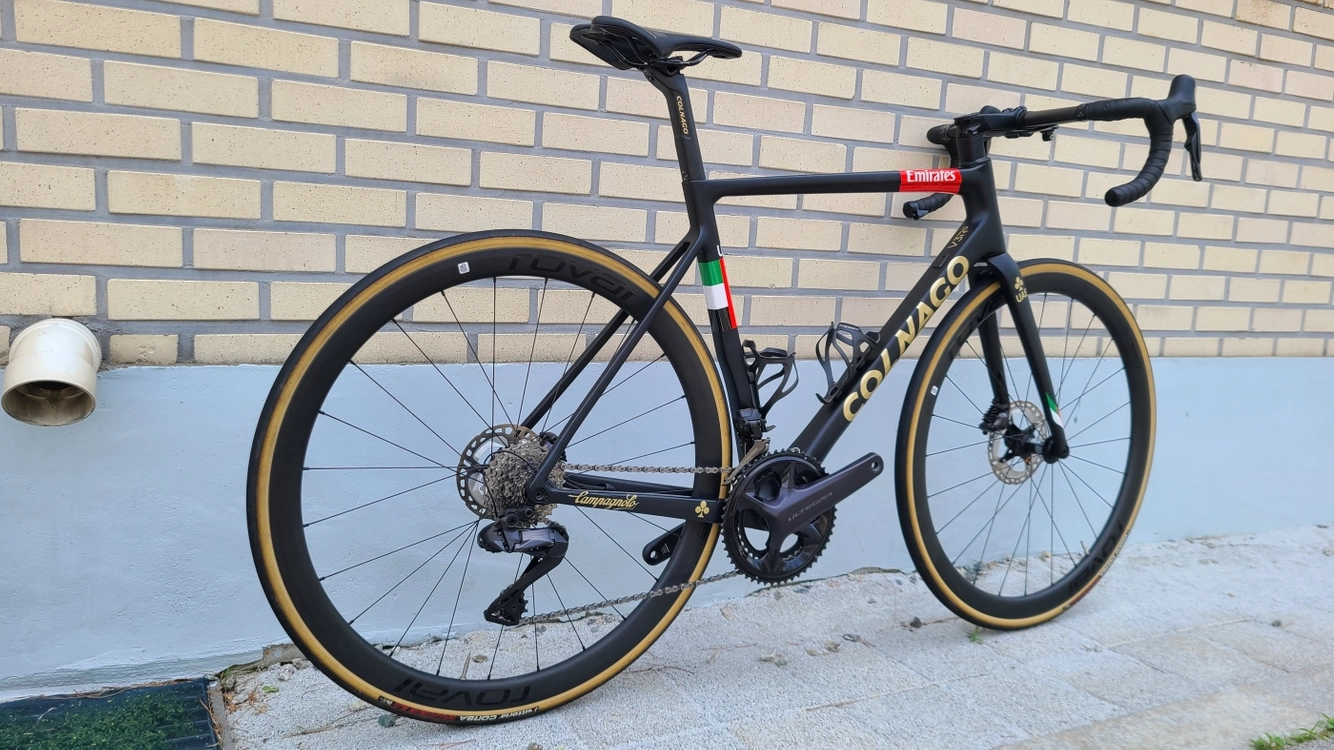 최종* 콜나고 V3RS UAE 팀 에미레이트 기함 이미지