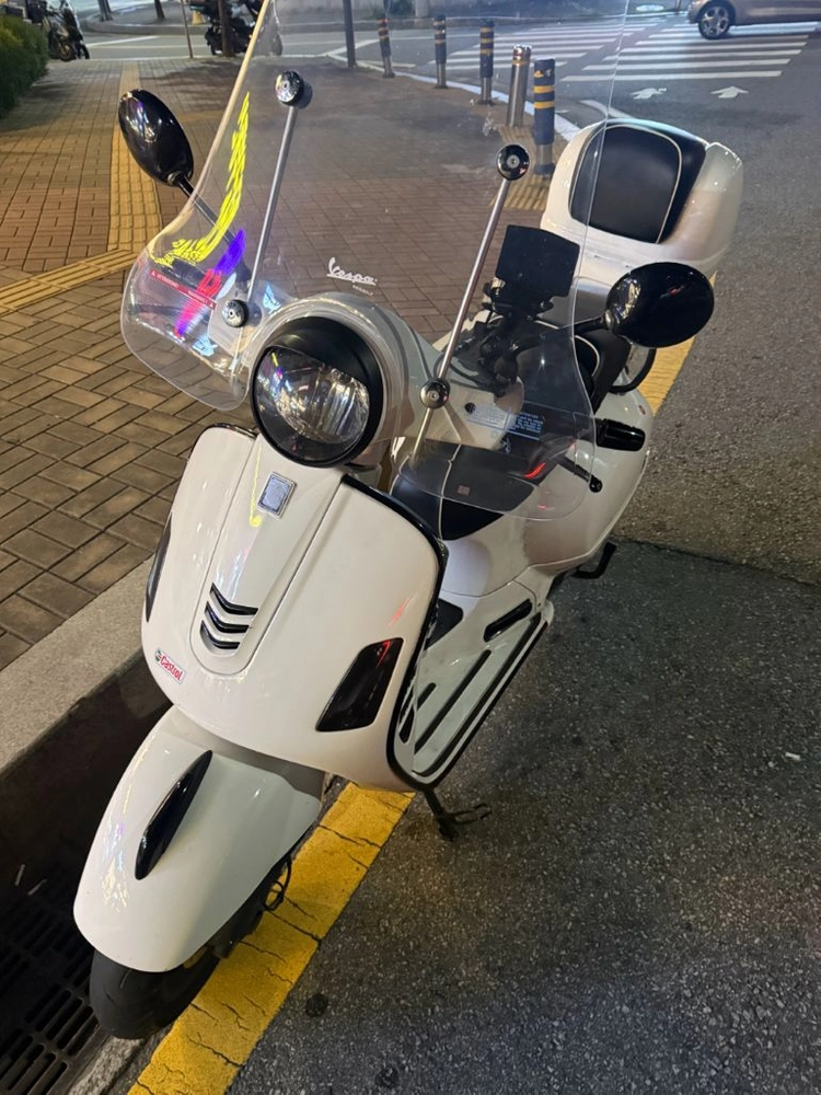 2019년식베스파 GTS125ABS 화이트블랙에디션 팝니다 이미지