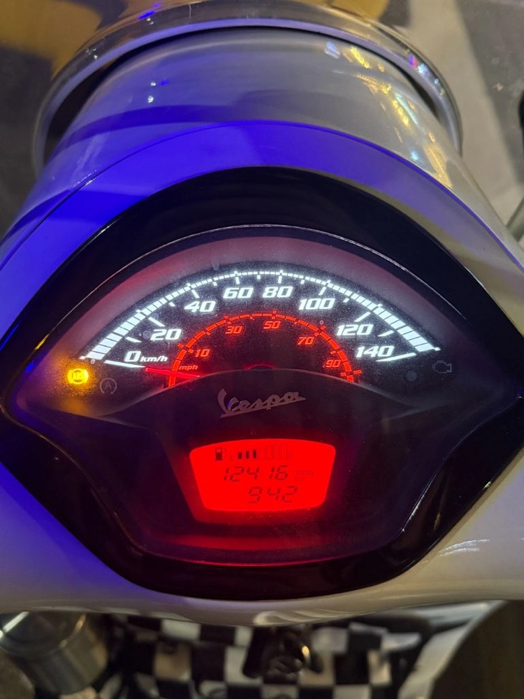 2019년식베스파 GTS125ABS 화이트블랙에디션 팝니다 이미지