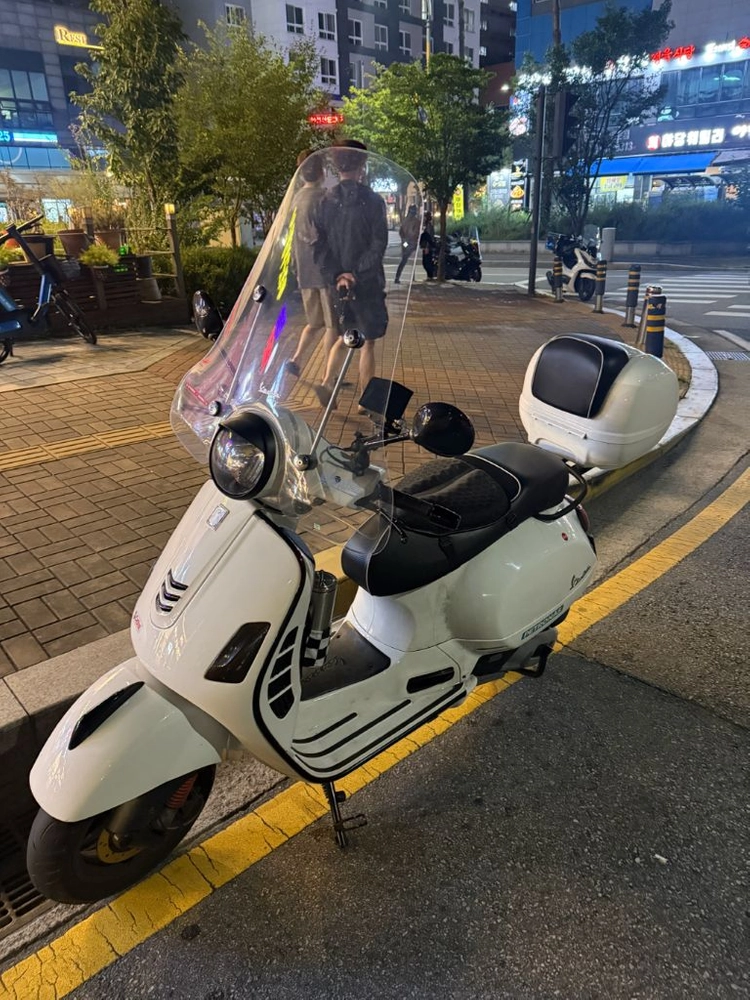 2019년식베스파 GTS125ABS 화이트블랙에디션 팝니다 이미지