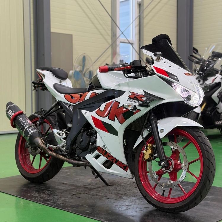 스즈키 gsx-r125 25년식 sc머플러 입문용 바이크 판매합니다 이미지