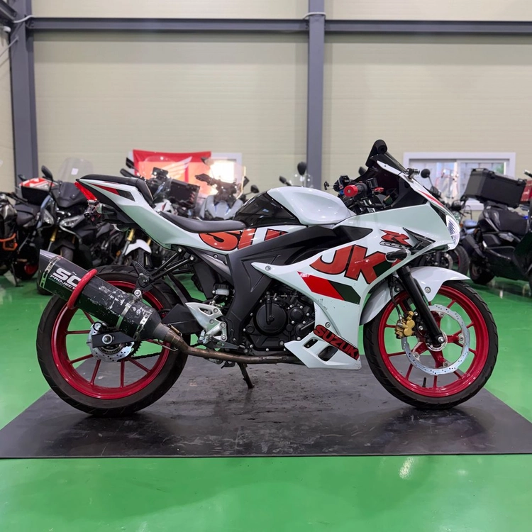 스즈키 gsx-r125 25년식 sc머플러 입문용 바이크 판매합니다 이미지