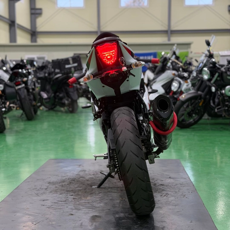 스즈키 gsx-r125 25년식 sc머플러 입문용 바이크 판매합니다 이미지