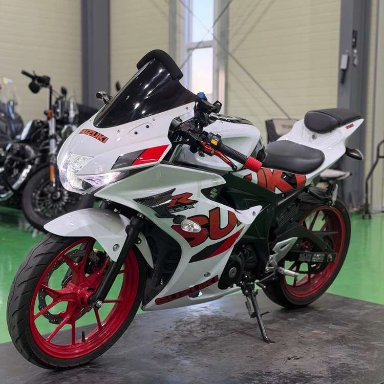 스즈키 gsx-r125 25년식 sc머플러 입문용 바이크 판매합니다 이미지