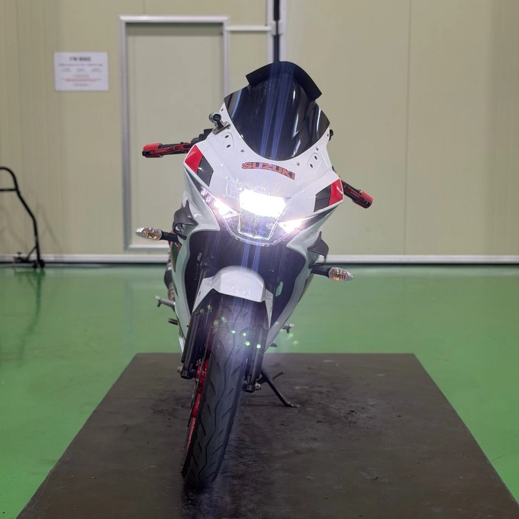 스즈키 gsx-r125 25년식 sc머플러 입문용 바이크 판매합니다 이미지