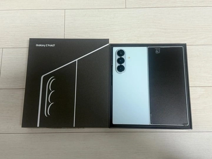 갤럭시 Z 폴드7 민트 256GB 자급제 미사용 - 안심되는 중고거래