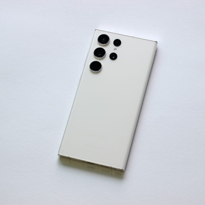 급처 갤럭시 S23 울트라 256GB 무잔상 S급 화이트 케이스 포함 팝니다 이미지