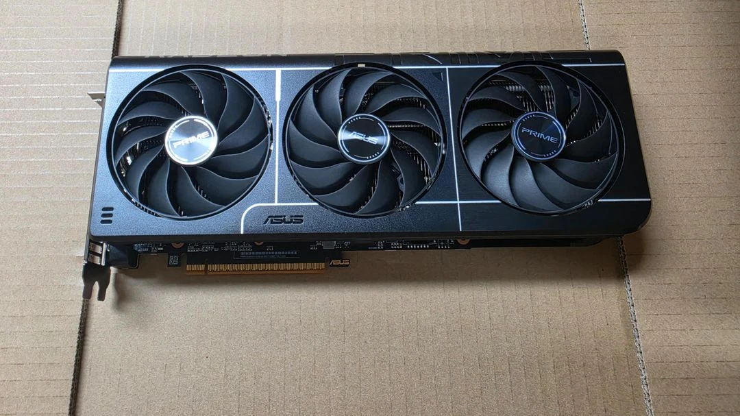Asus 그래픽 RX 9070 XT D6 16GB 3팬 - 안심되는 중고거래