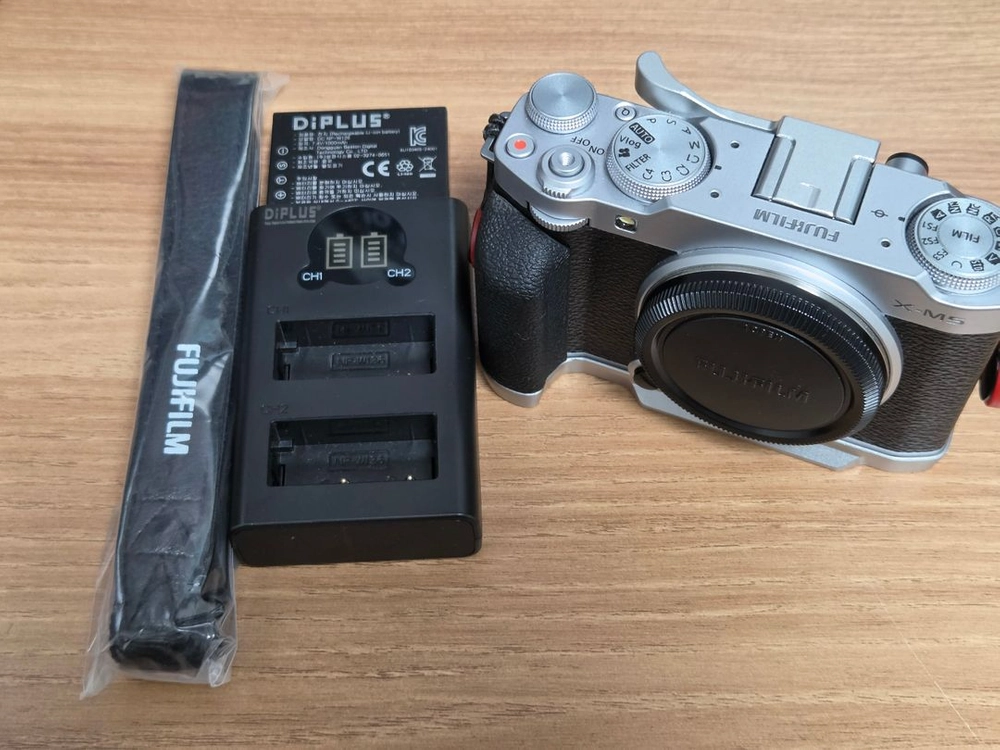 후지필름 X-M5 실버 + 보이그랜더 울트론 27mm F2 이미지