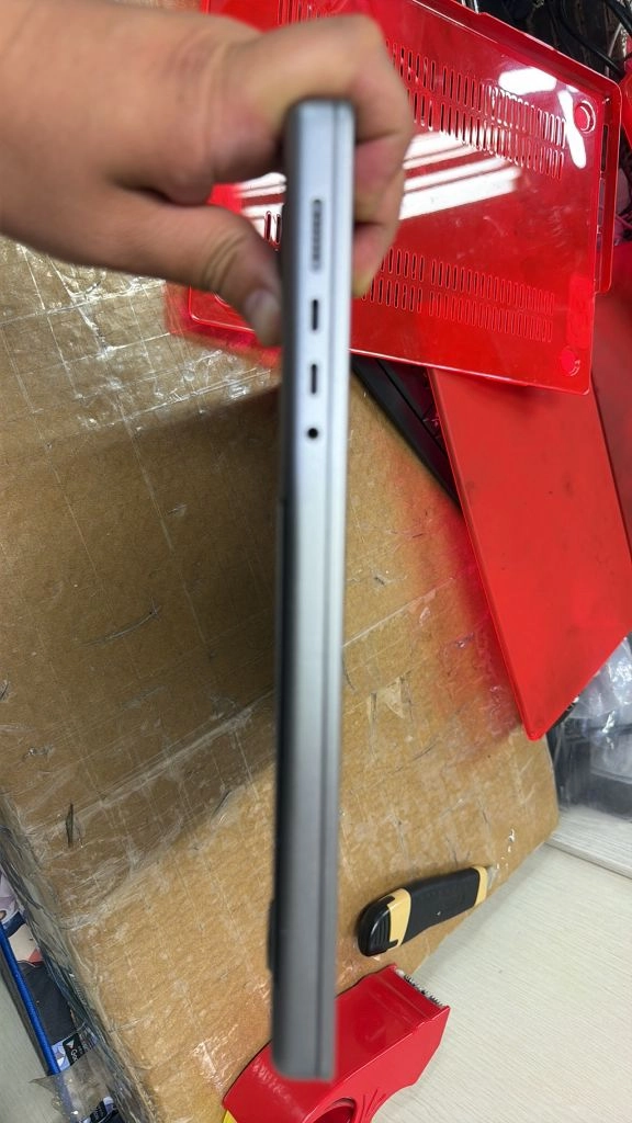 MacBook Pro 16 M2 Max 스페이스그레이 12CORE / 30GPU / 64GB / 1TB 이미지