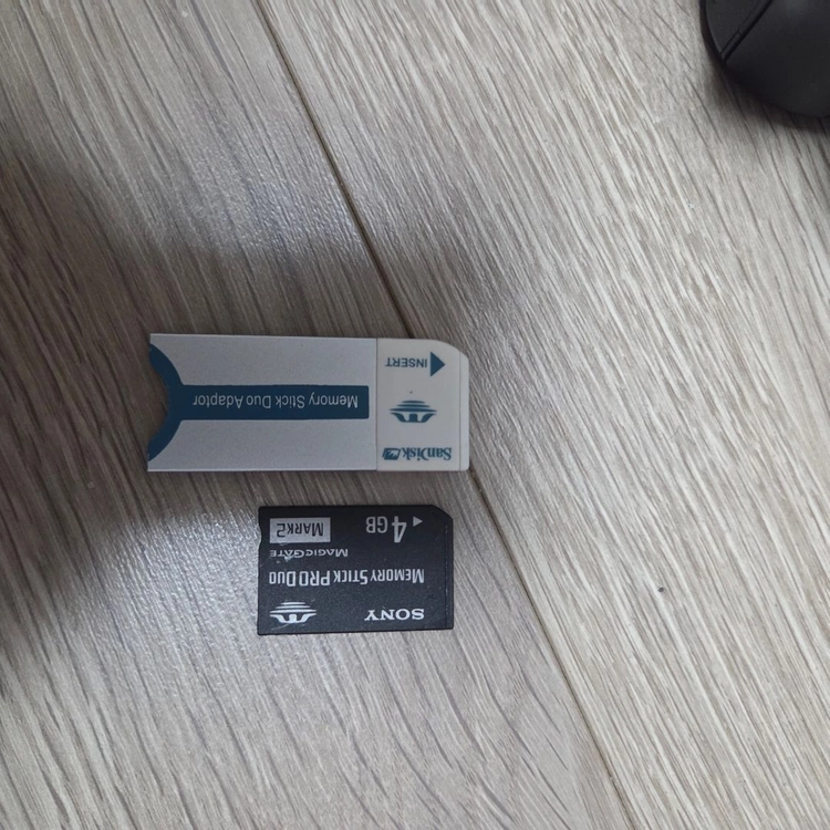 소니 사이버샷 DSC-F828 카메라 이미지