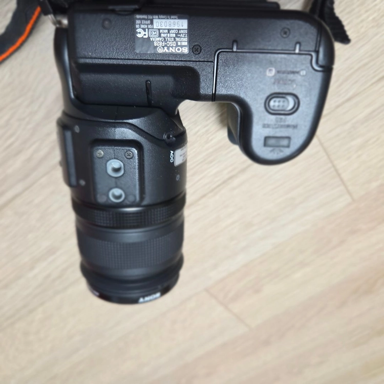 소니 사이버샷 DSC-F828 카메라 이미지