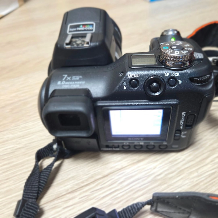소니 사이버샷 DSC-F828 카메라 이미지