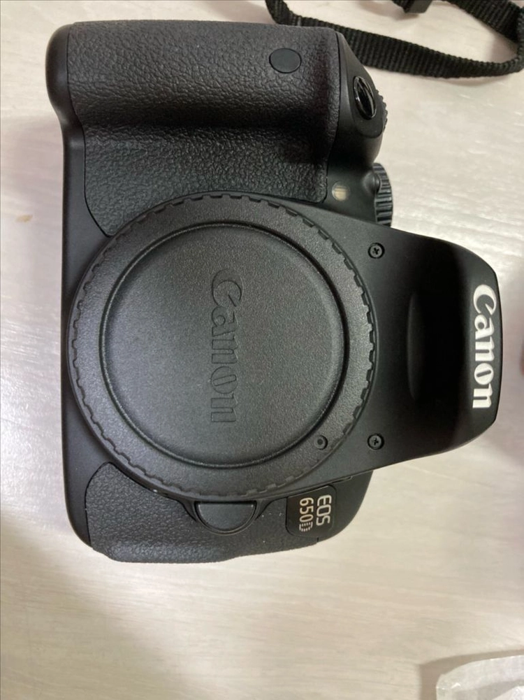 캐논EOS 650D와 18-55mm 렌즈 이미지