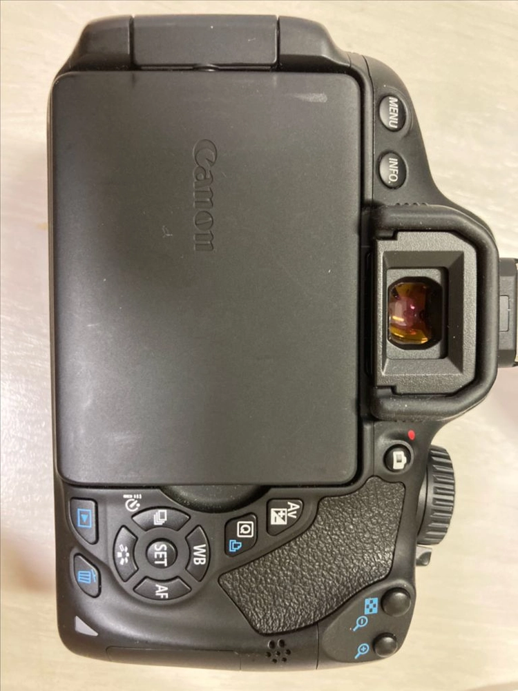 캐논EOS 650D와 18-55mm 렌즈 이미지