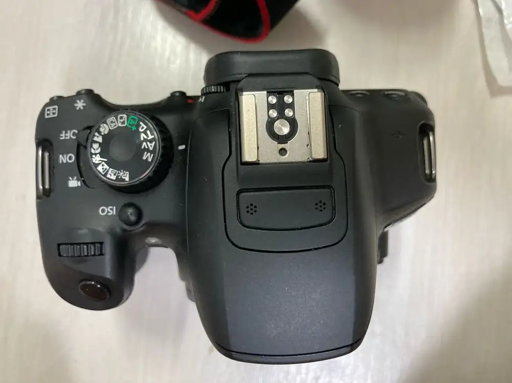 캐논EOS 650D와 18-55mm 렌즈 이미지