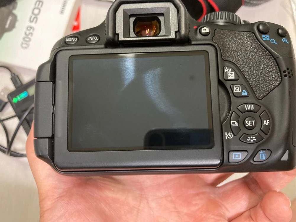 캐논EOS 650D와 18-55mm 렌즈 이미지