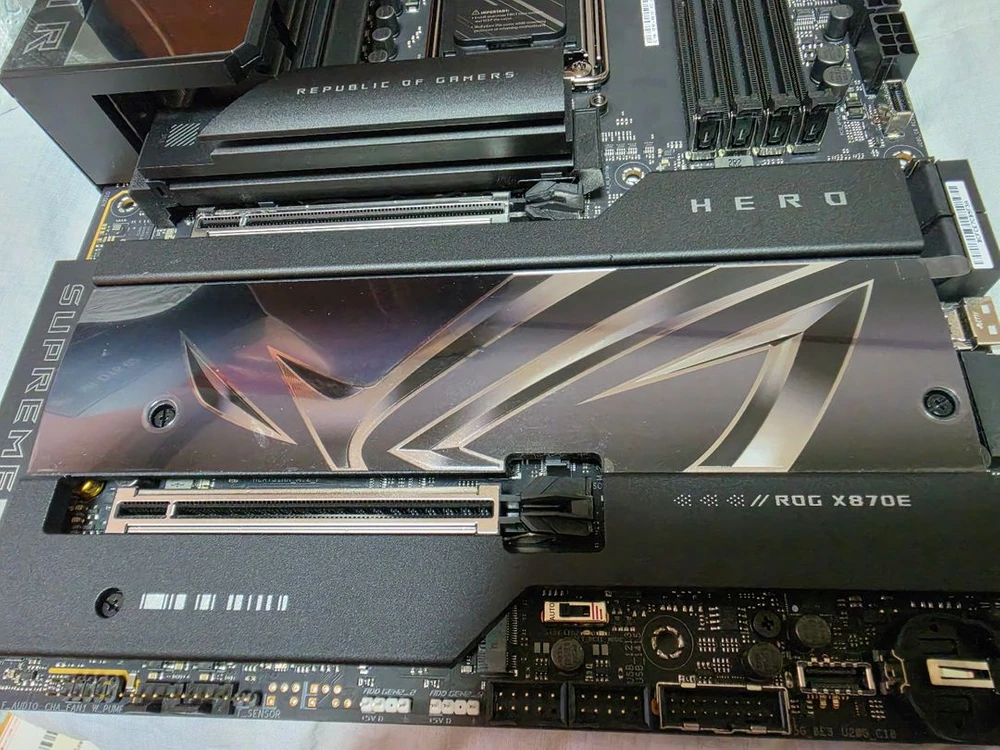 ASUS ROG CROSSHAIR X870E HERO 대원씨티에스 이미지