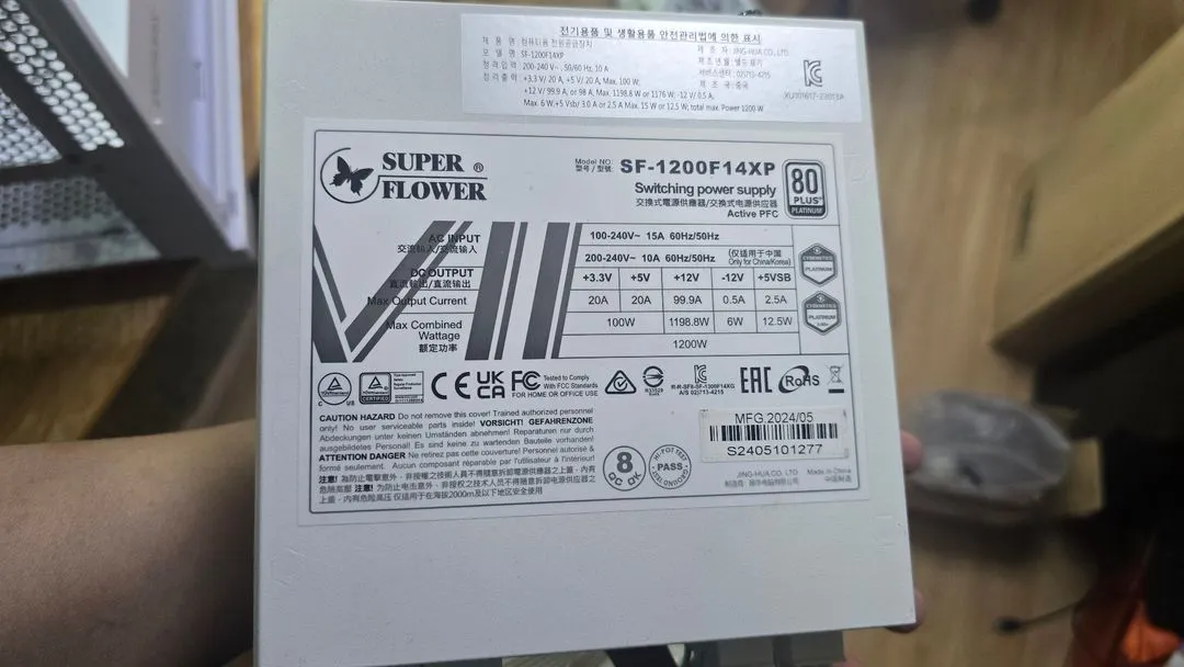 슈퍼플라워 SF-1200F14XP 80plus 플래티넘 파워 서플라이 이미지