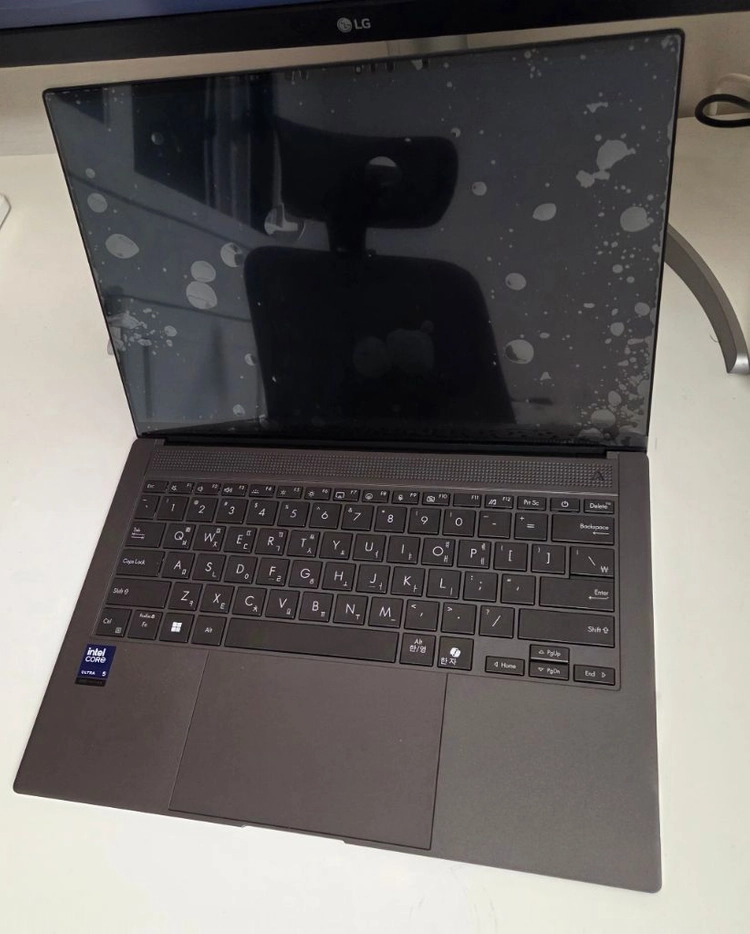 ASUS 젠북 S14 이미지