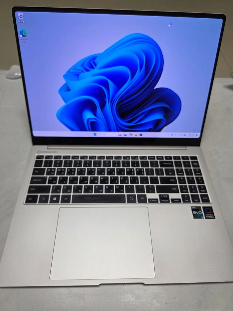 S급 갤럭시 북3프로 노트북 16인치 i7 13세대 32램 SSD 1테라 이미지