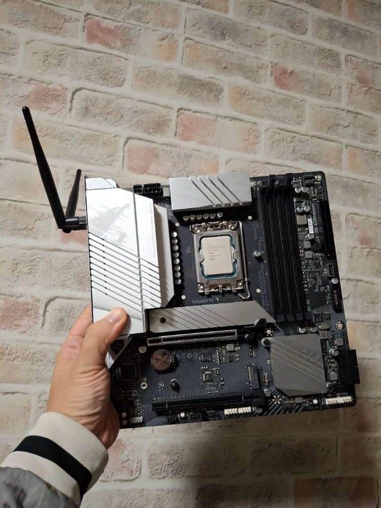 보증O,작동영상O) i7 13700K + 기가바이트 B760M Aorus Elite AX(WIFI,블루투스) 이미지