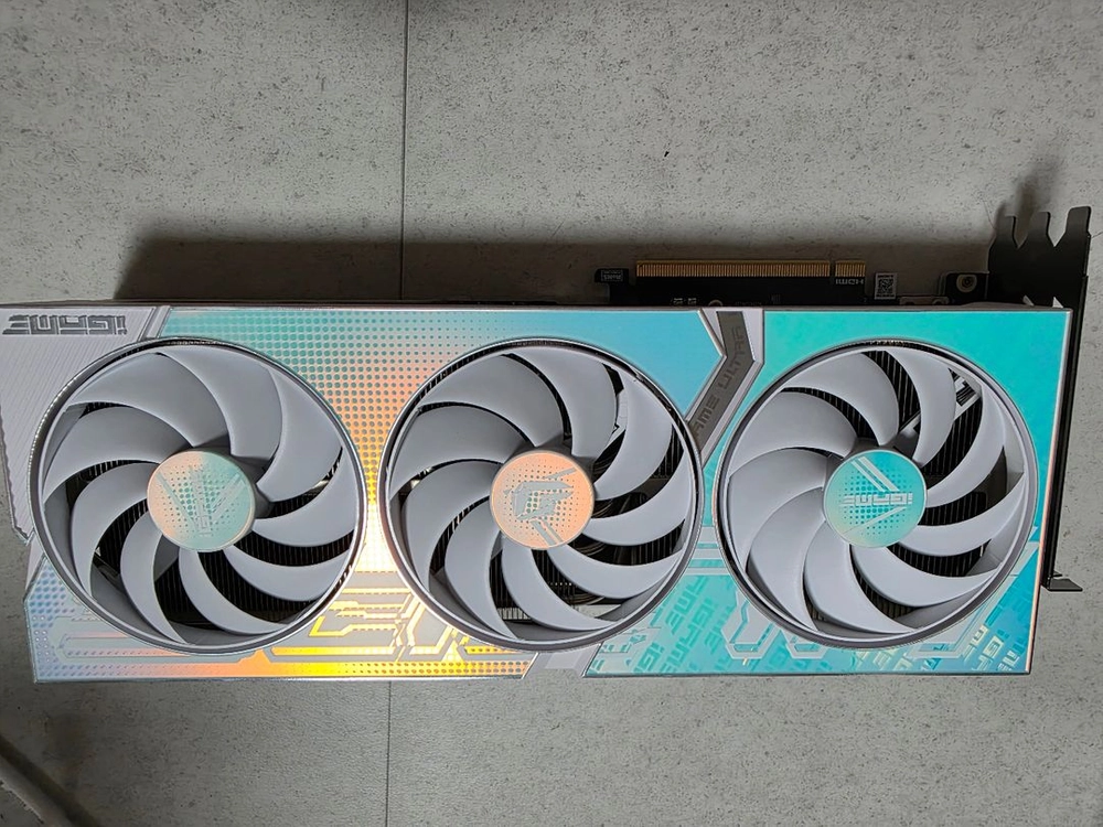 COLORFUL RTX 4070 Ti SUPER ULTRA OC 화이트 16GB 이미지
