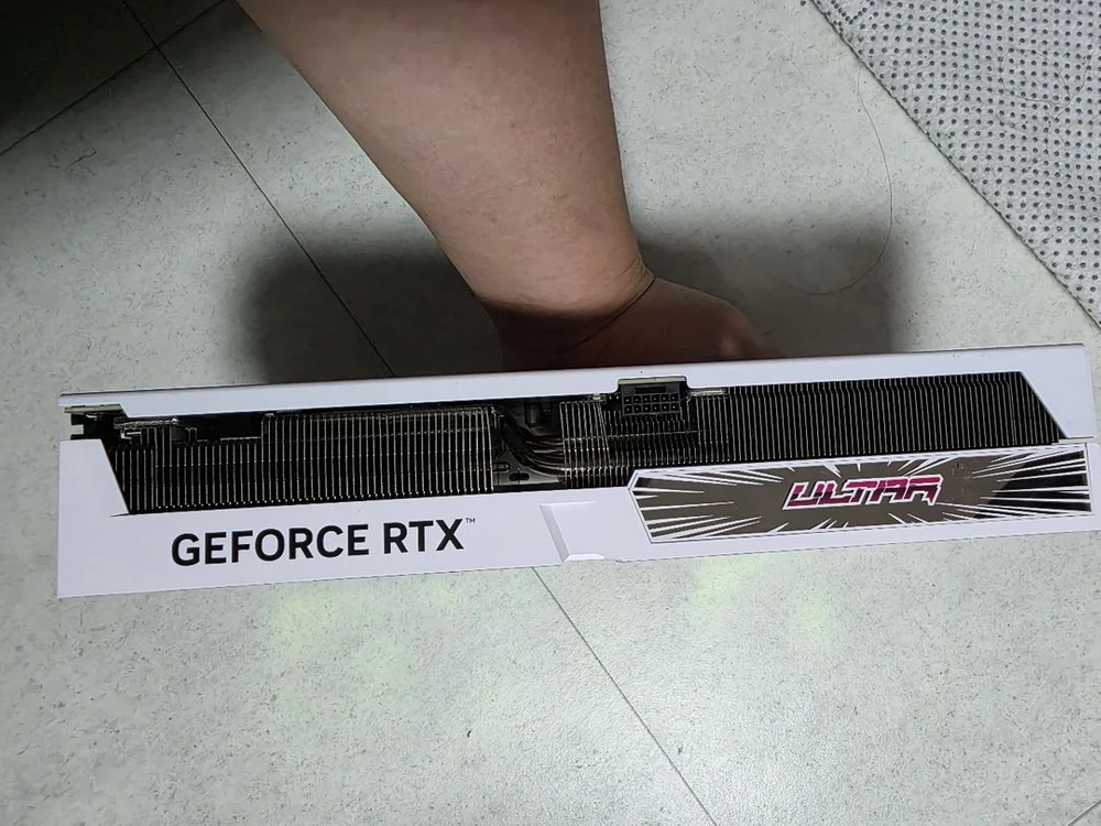 COLORFUL RTX 4070 Ti SUPER ULTRA OC 화이트 16GB 이미지