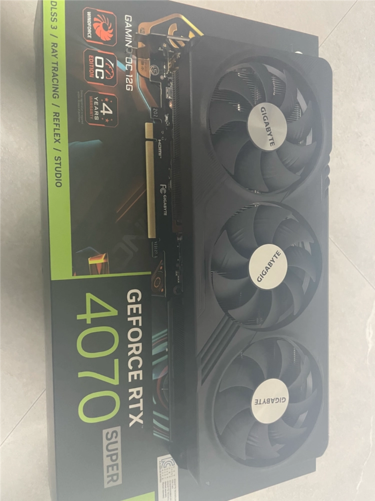 RTX 4070 SUPER 그래픽카드 이미지