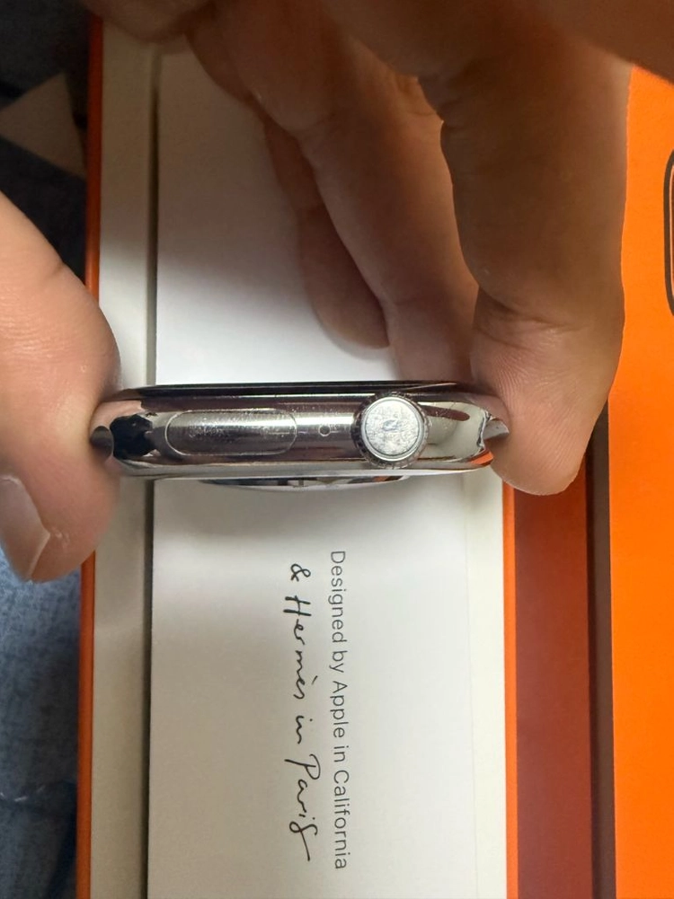 애플워치 10 에르메스 실버티타늄 46mm 기기단품 이미지