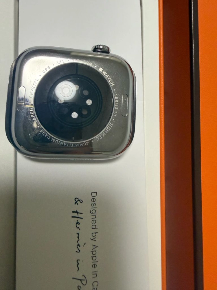애플워치 10 에르메스 실버티타늄 46mm 기기단품 이미지