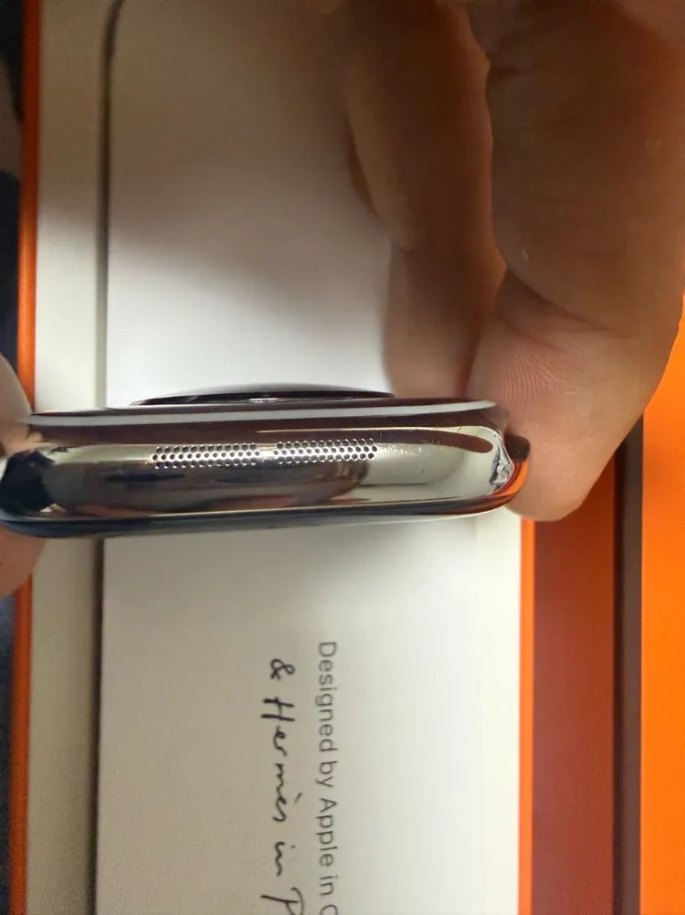 애플워치 10 에르메스 실버티타늄 46mm 기기단품 이미지