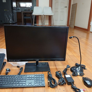 컴퓨터 모니터와 주변기기 함께 저렴하게 드립니다~ 이미지